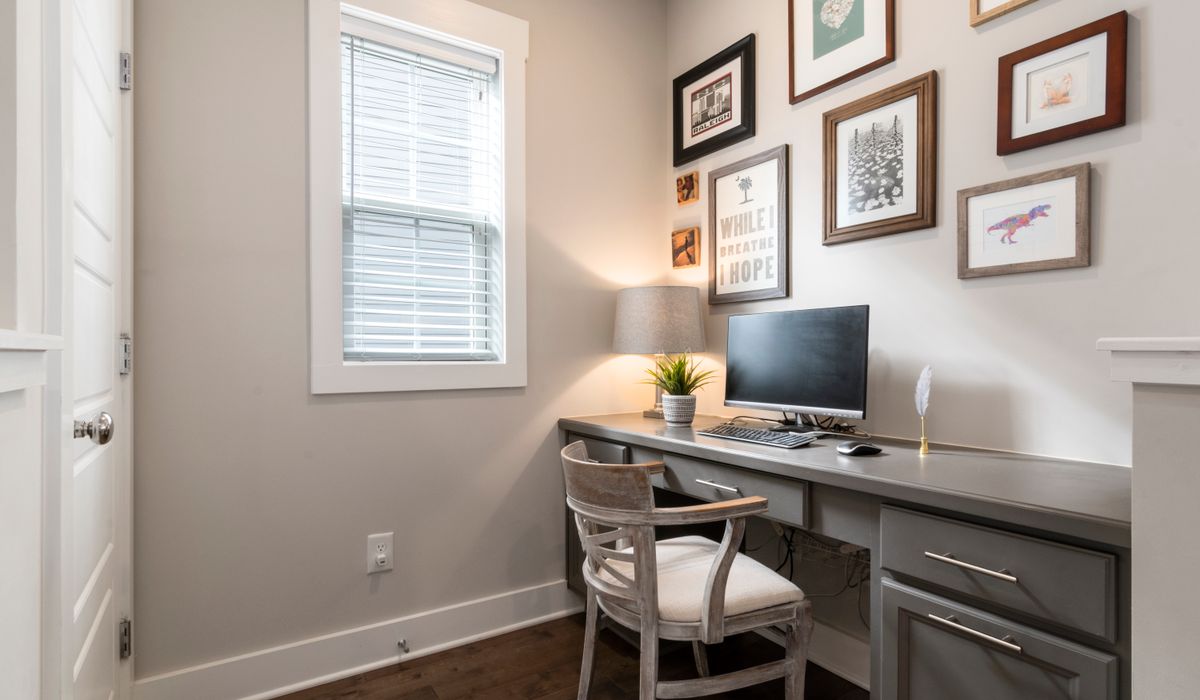 Building a Capsule Wardrobe for Home and Work